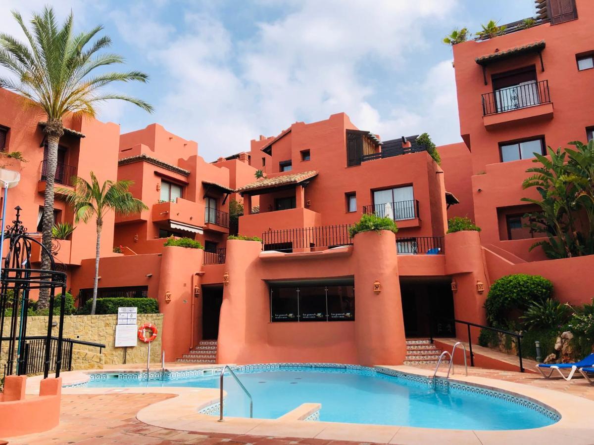 Apartment Two-room In Elviria Near The With Parking *
